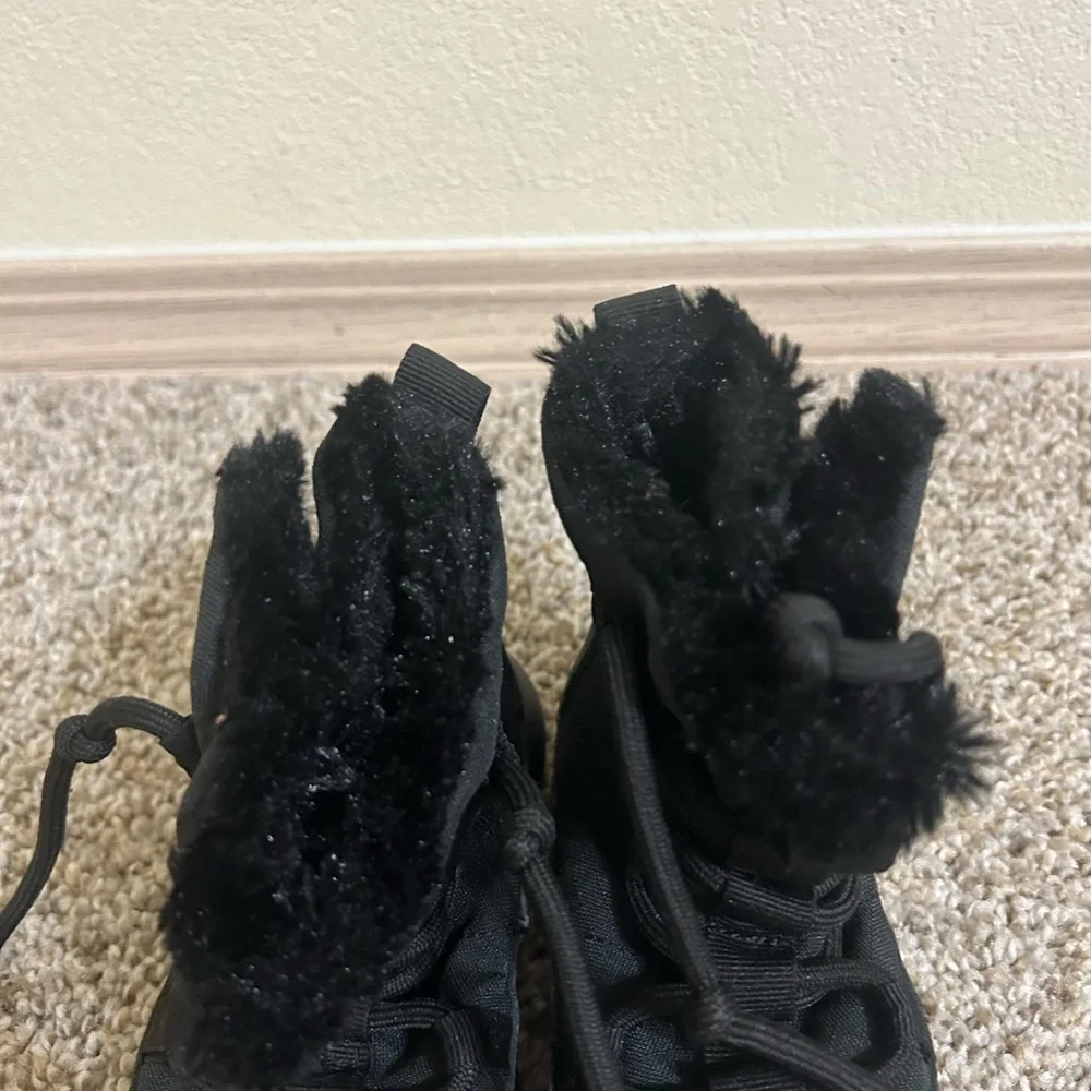 Toddler Nike Venture Black Fur Boot Unisex Size 8C Lace Up Outdoor Winter Snow